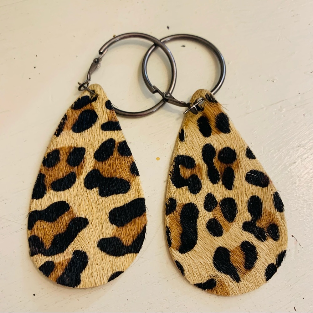 Leopard tear drop earrings